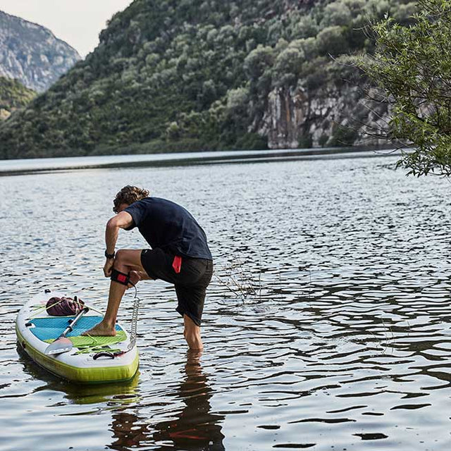 accessories-coiled-leash-gallery-putting-on